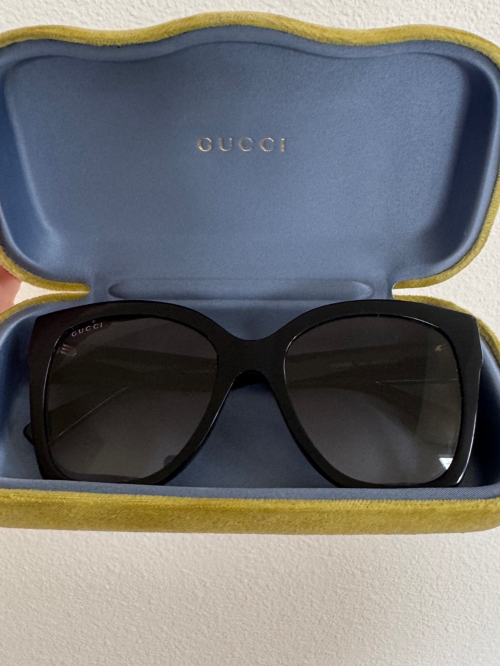 Gucci Black Sunglasses with Hard Shell Case - Picture 3 of 10